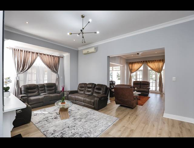 3 BEDROOM FREEHOLD FOR SALE IN ESSENWOOD